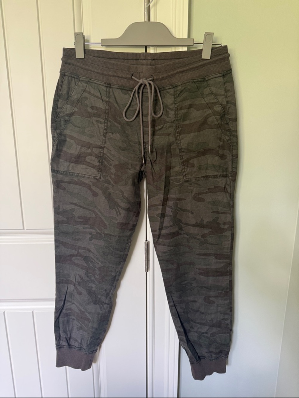 Level 99  Women’s Camo Drawstring Jogger Pants, Small